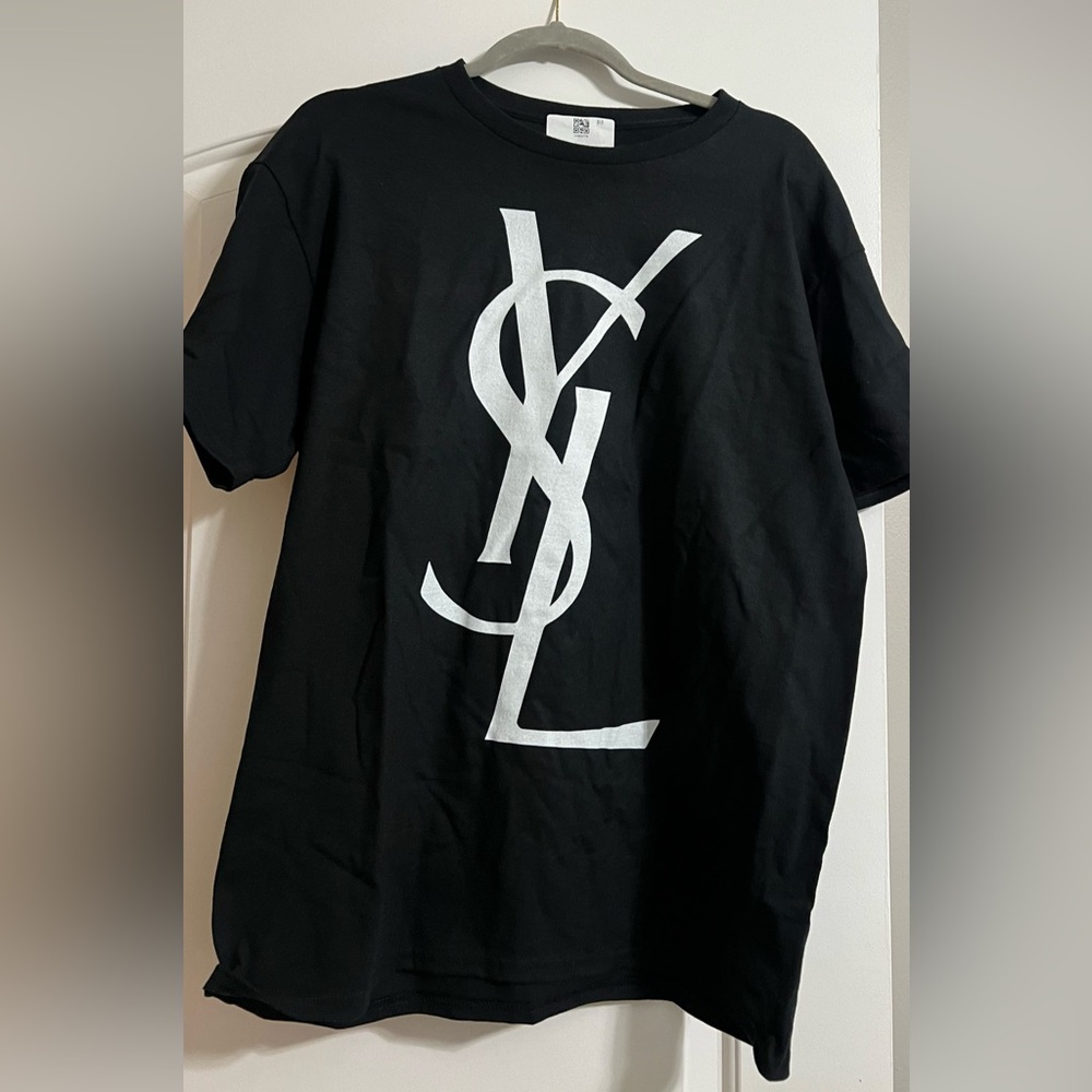 Lovely trendy women’s tee size L